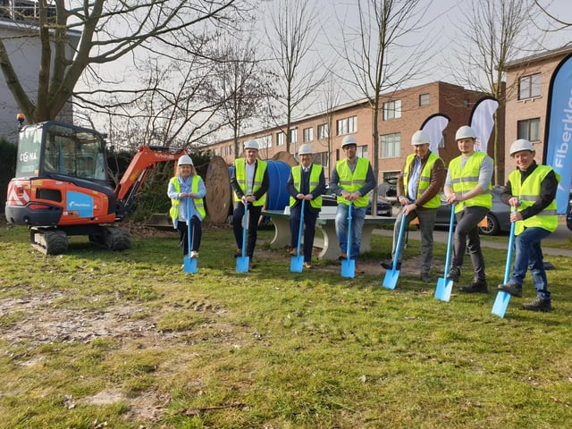 Eerste spadesteek voor aanleg fibernetwerk in Aartselaar